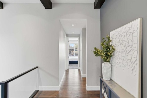 10 Lissington Drive Sw, Calgary, AB - Indoor Photo Showing Other Room