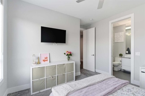 10 Lissington Drive Sw, Calgary, AB - Indoor Photo Showing Bedroom