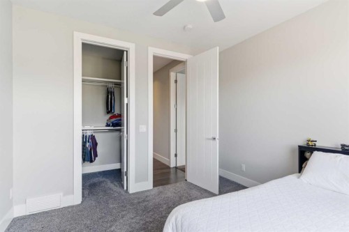 10 Lissington Drive Sw, Calgary, AB - Indoor Photo Showing Bedroom