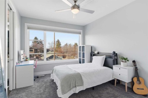 10 Lissington Drive Sw, Calgary, AB - Indoor Photo Showing Bedroom