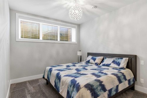 10 Lissington Drive Sw, Calgary, AB - Indoor Photo Showing Bedroom