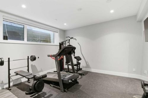 10 Lissington Drive Sw, Calgary, AB - Indoor Photo Showing Gym Room
