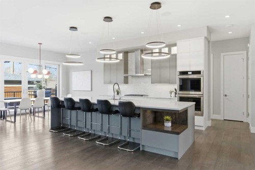 10 Lissington Drive Sw, Calgary, AB - Indoor Photo Showing Kitchen With Upgraded Kitchen