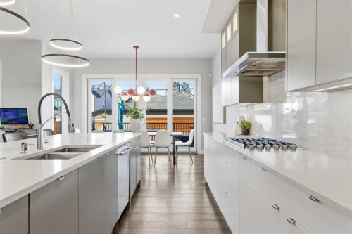 10 Lissington Drive Sw, Calgary, AB - Indoor Photo Showing Kitchen With Double Sink With Upgraded Kitchen