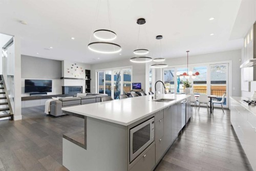 10 Lissington Drive Sw, Calgary, AB - Indoor Photo Showing Other Room