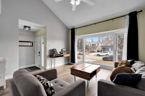 44 Strathclair Rise Sw, Calgary, AB - Indoor Photo Showing Living Room