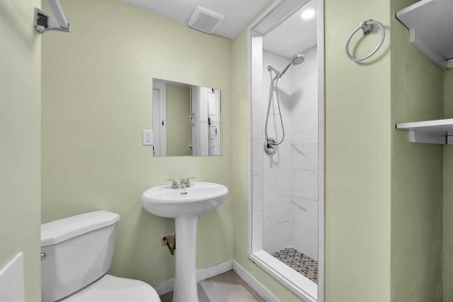 44 Strathclair Rise Sw, Calgary, AB - Indoor Photo Showing Bathroom