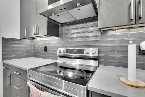 181 Walcrest Boulevard, Calgary, AB - Indoor Photo Showing Kitchen