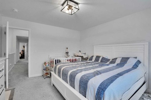 181 Walcrest Boulevard, Calgary, AB - Indoor Photo Showing Bedroom