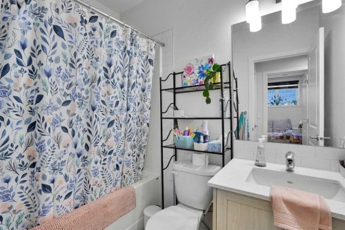 181 Walcrest Boulevard, Calgary, AB - Indoor Photo Showing Bathroom