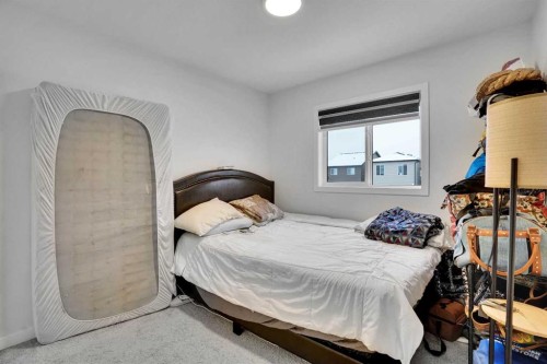 181 Walcrest Boulevard, Calgary, AB - Indoor Photo Showing Bedroom