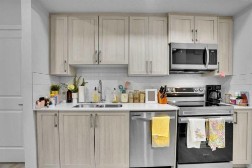 181 Walcrest Boulevard, Calgary, AB - Indoor Photo Showing Kitchen With Double Sink