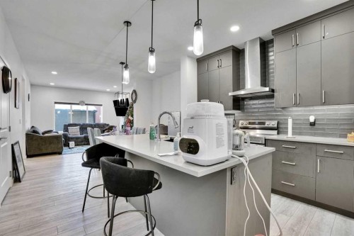 181 Walcrest Boulevard, Calgary, AB - Indoor Photo Showing Kitchen With Upgraded Kitchen