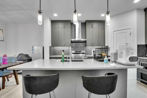 181 Walcrest Boulevard, Calgary, AB - Indoor Photo Showing Kitchen With Upgraded Kitchen