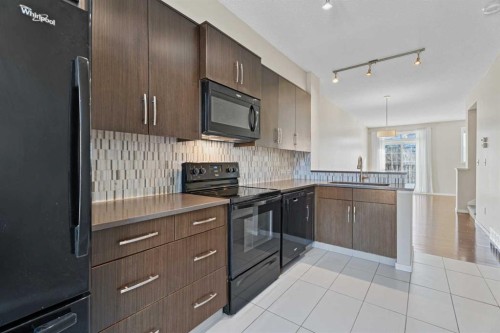 306 Ascot Circle Sw, Calgary, AB - Indoor Photo Showing Kitchen