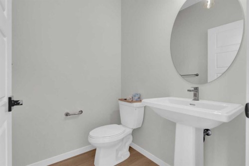 15 Corner Glen Drive Ne, Calgary, AB - Indoor Photo Showing Bathroom