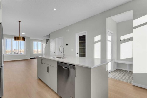 15 Corner Glen Drive Ne, Calgary, AB - Indoor Photo Showing Kitchen