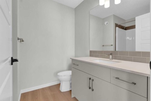 15 Corner Glen Drive Ne, Calgary, AB - Indoor Photo Showing Bathroom
