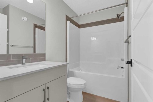 15 Corner Glen Drive Ne, Calgary, AB - Indoor Photo Showing Bathroom