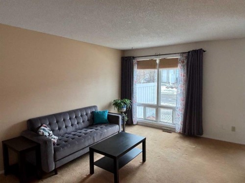 511-200 Brookpark Drive Sw, Calgary, AB - Indoor Photo Showing Living Room