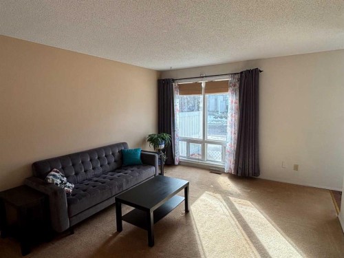 511-200 Brookpark Drive Sw, Calgary, AB - Indoor Photo Showing Living Room