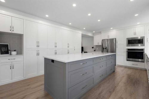 504 Varsity Estates Bay Nw, Calgary, AB - Indoor Photo Showing Kitchen