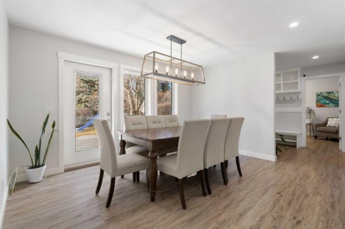 504 Varsity Estates Bay Nw, Calgary, AB - Indoor Photo Showing Dining Room