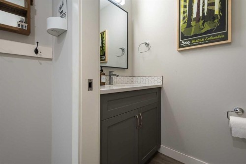 504 Varsity Estates Bay Nw, Calgary, AB - Indoor Photo Showing Bathroom