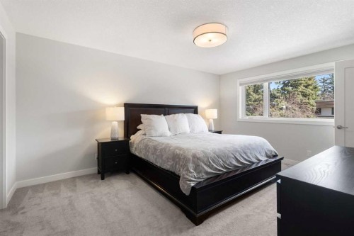 504 Varsity Estates Bay Nw, Calgary, AB - Indoor Photo Showing Bedroom