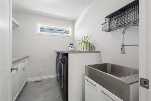 504 Varsity Estates Bay Nw, Calgary, AB - Indoor Photo Showing Laundry Room