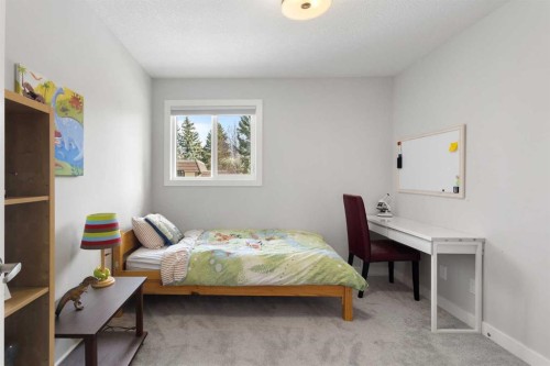 504 Varsity Estates Bay Nw, Calgary, AB - Indoor Photo Showing Bedroom