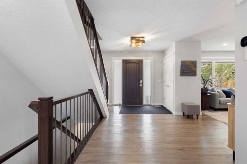 504 Varsity Estates Bay Nw, Calgary, AB - Indoor Photo Showing Other Room