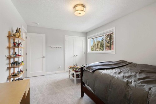 504 Varsity Estates Bay Nw, Calgary, AB - Indoor Photo Showing Bedroom