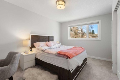 504 Varsity Estates Bay Nw, Calgary, AB - Indoor Photo Showing Bedroom