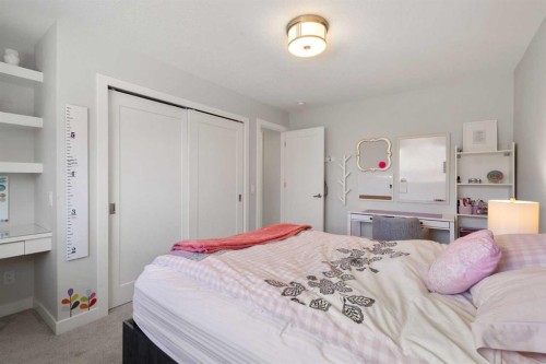 504 Varsity Estates Bay Nw, Calgary, AB - Indoor Photo Showing Bedroom
