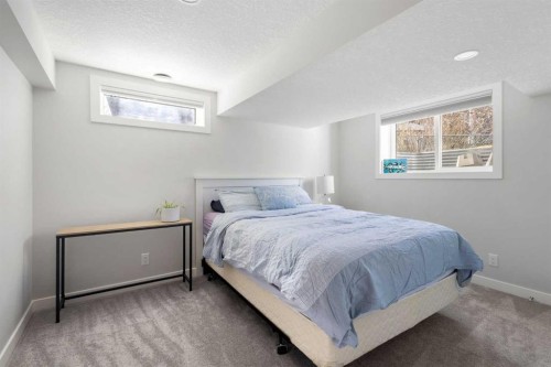 504 Varsity Estates Bay Nw, Calgary, AB - Indoor Photo Showing Bedroom