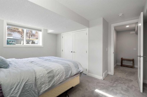 504 Varsity Estates Bay Nw, Calgary, AB - Indoor Photo Showing Bedroom