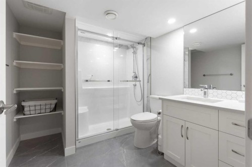 504 Varsity Estates Bay Nw, Calgary, AB - Indoor Photo Showing Bathroom