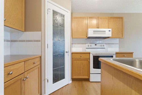 59 Silver Springs Way Nw, Airdrie, AB - Indoor Photo Showing Kitchen