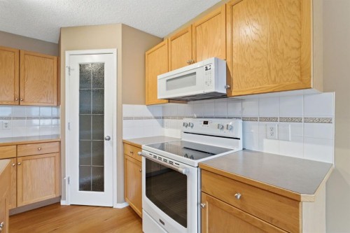 59 Silver Springs Way Nw, Airdrie, AB - Indoor Photo Showing Kitchen