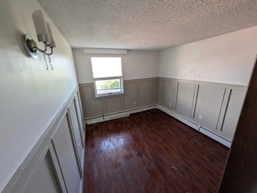 Calgary, AB - Indoor Photo Showing Other Room