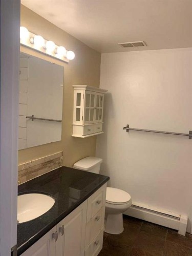 Calgary, AB - Indoor Photo Showing Bathroom