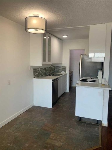 Calgary, AB - Indoor Photo Showing Kitchen