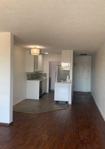 Calgary, AB - Indoor Photo Showing Kitchen
