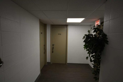 Calgary, AB - Indoor Photo Showing Other Room