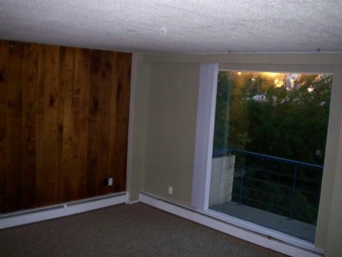 Calgary, AB - Indoor Photo Showing Other Room