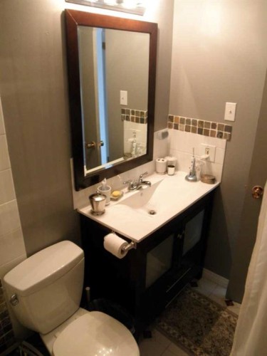 Calgary, AB - Indoor Photo Showing Bathroom