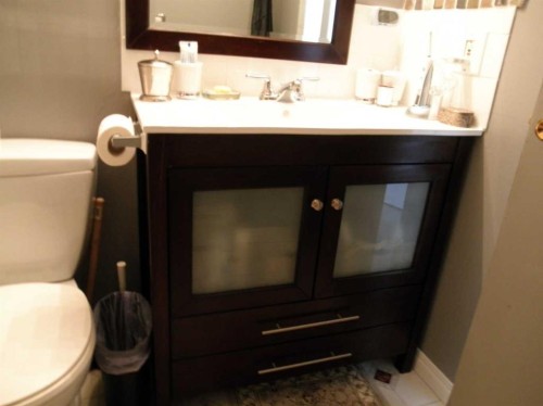 Calgary, AB - Indoor Photo Showing Bathroom