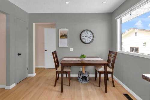 4640 Rundlehill Road Ne, Calgary, AB - Indoor Photo Showing Dining Room