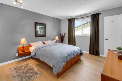 4640 Rundlehill Road Ne, Calgary, AB - Indoor Photo Showing Bedroom